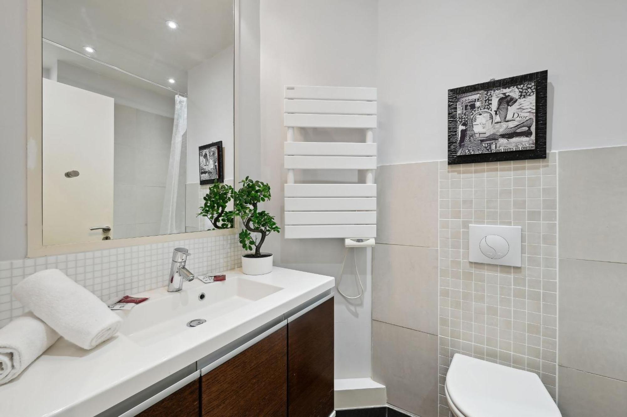 Champs-Elysees & Arc De Triomphe - Cityapartmentstay Paris Exterior photo